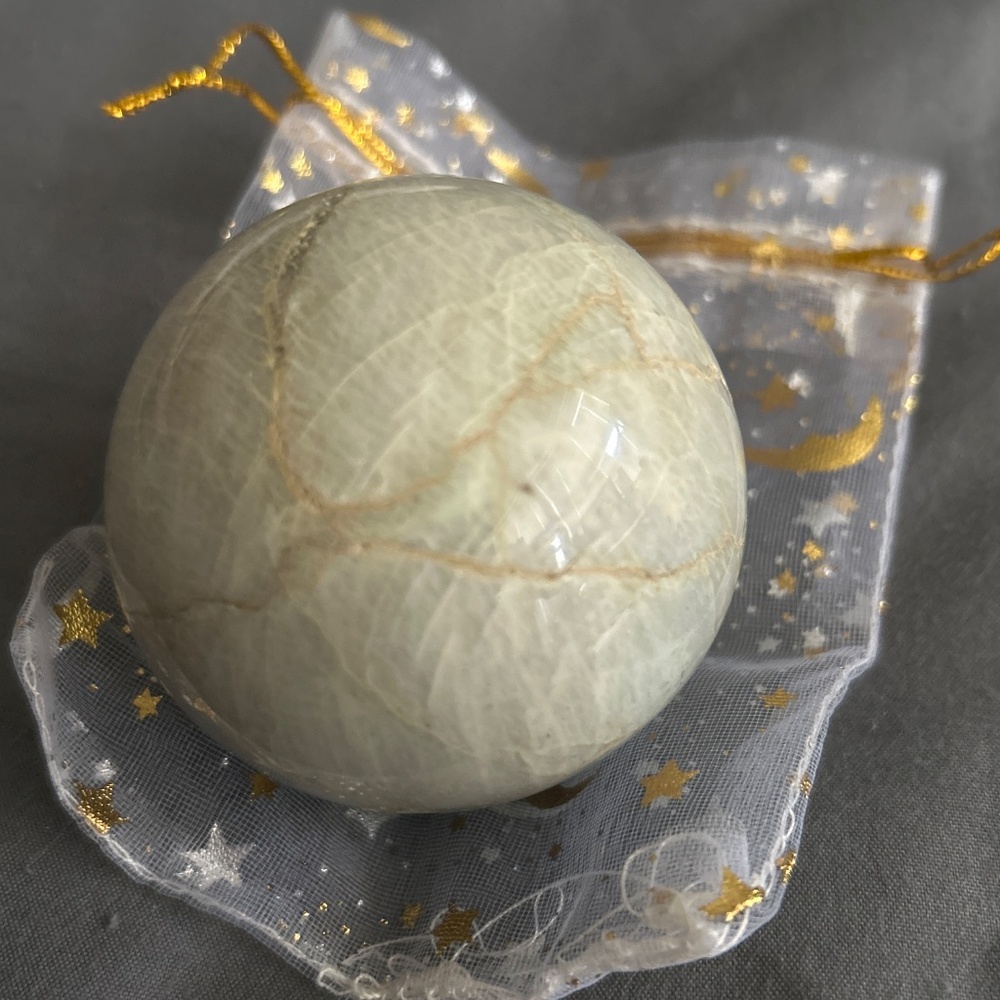 Garnierite sphere - Picture 2 of 2